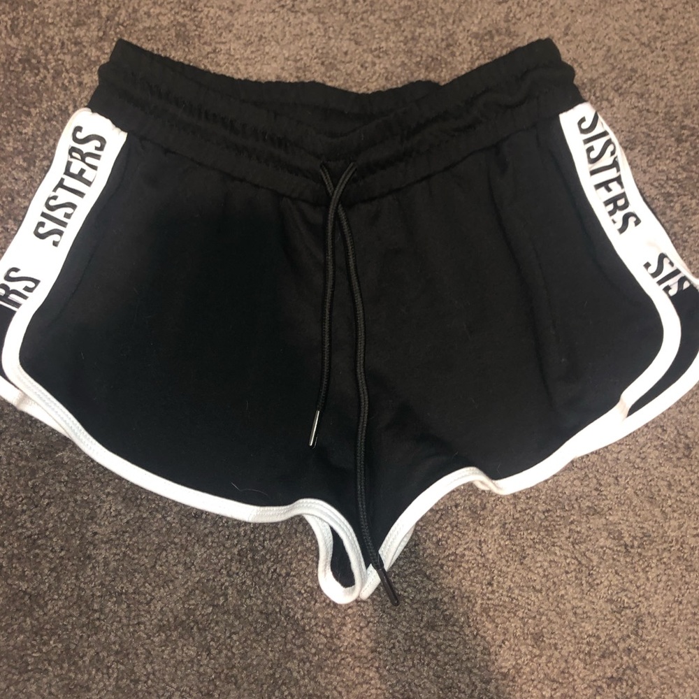Sisters apparel downtown booty shorts✨